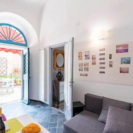 Il Bivacco Historic Terrace Flat - Happy Апартаменты Империя