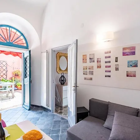 Апартаменты Il Bivacco Historic Terrace Flat - Happy Империя